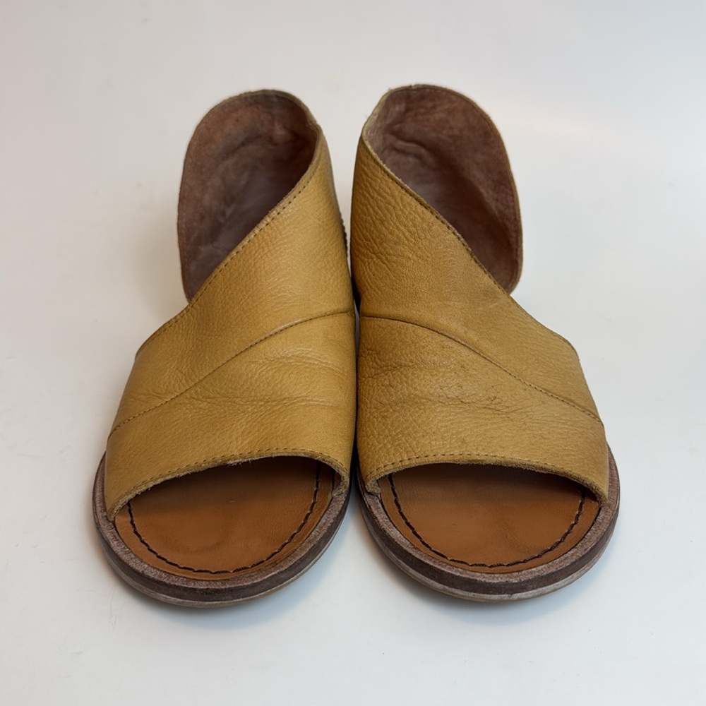 Free People Mont Blanc Tan Leather Sandals with Asymmetrical Design Size 36 - Picture 3 of 9
